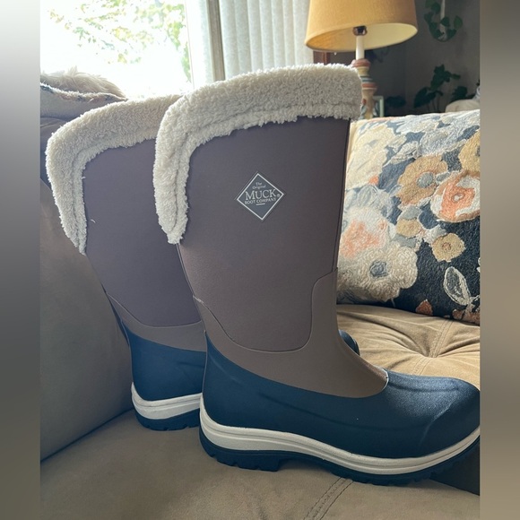 Shoes - Muck Boots Brown/Blue Winter Boots NEW NWOB women’s 8